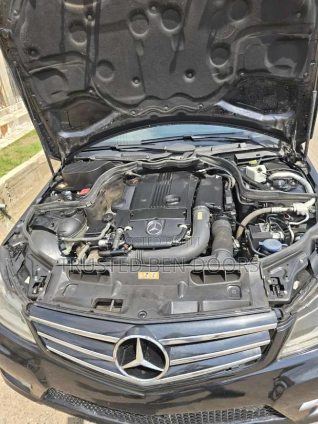 Mercedes-Benz C250 2014 Black photo 3