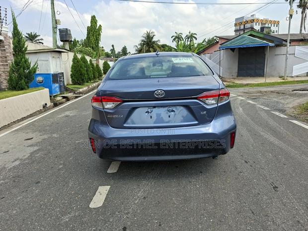 Toyota Corolla LE 2023 Blue photo 2