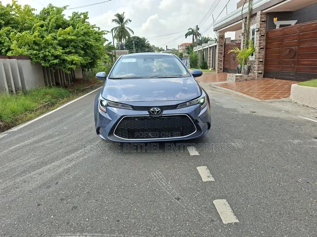Toyota Corolla LE 2023 Blue photo 3