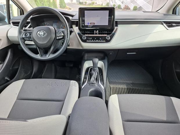 Toyota Corolla LE 2023 Blue photo 5