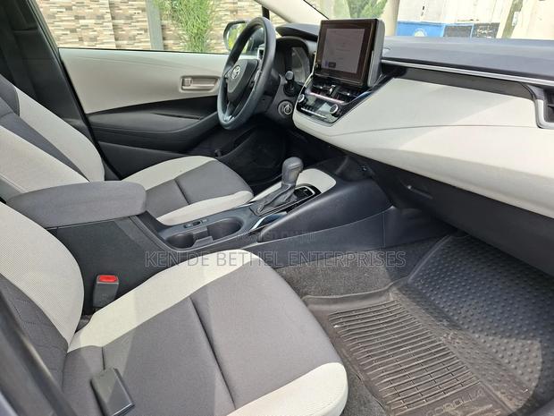 Toyota Corolla LE 2023 Blue photo 6