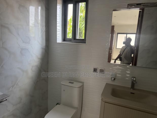 5bdrm House in East Legon for rent photo 18