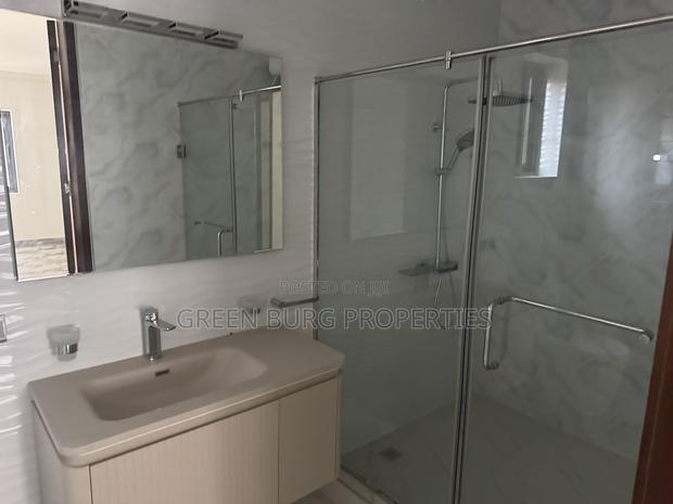 5bdrm House in East Legon for rent photo 17