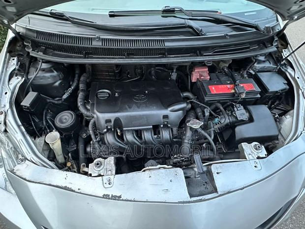 Toyota Yaris 2011 Silver