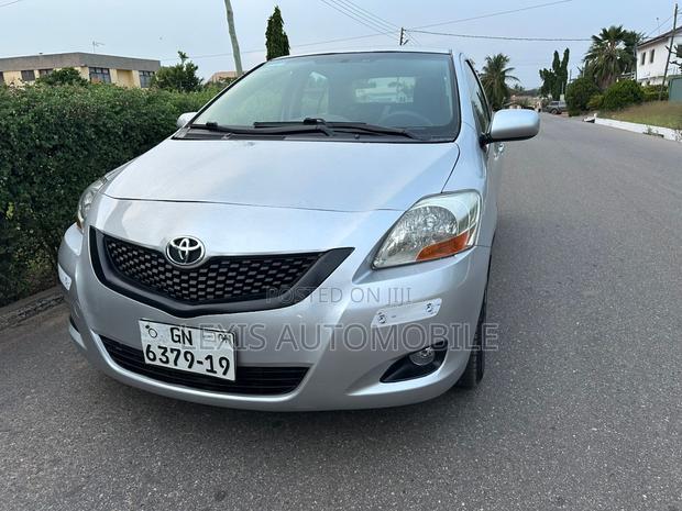 Toyota Yaris 2011 Silver