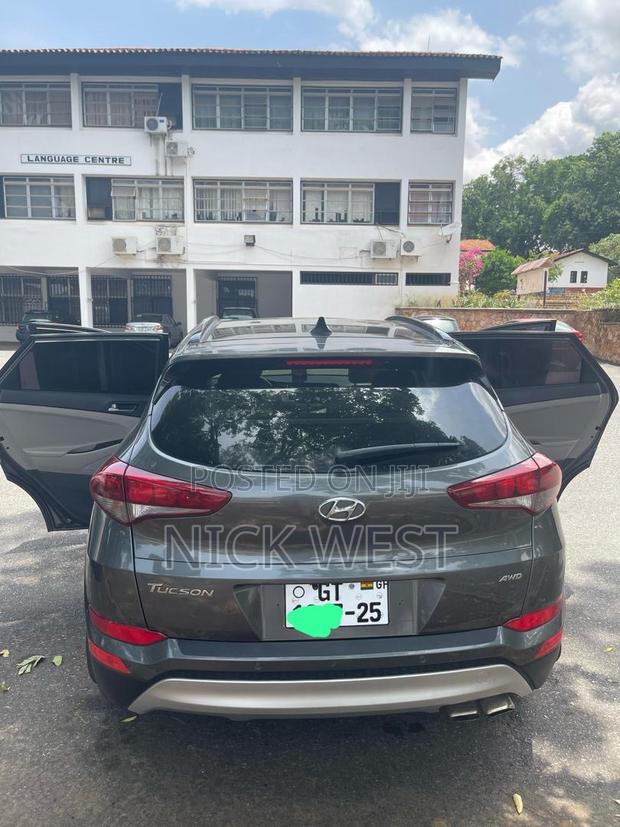 Hyundai Tucson Limited AWD 2018 Gray photo 2