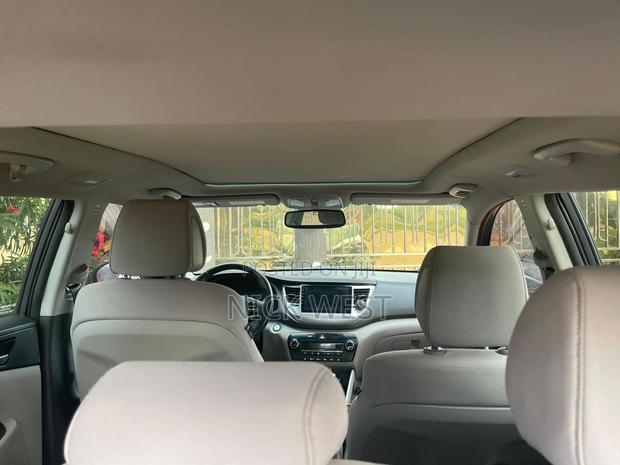 Hyundai Tucson Limited AWD 2018 Gray photo 4