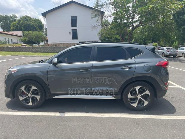 Hyundai Tucson Limited AWD 2018 Gray photo 5