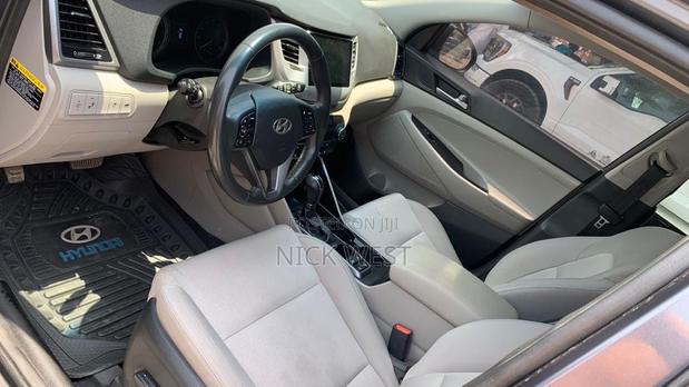 Hyundai Tucson Limited AWD 2018 Gray photo 3