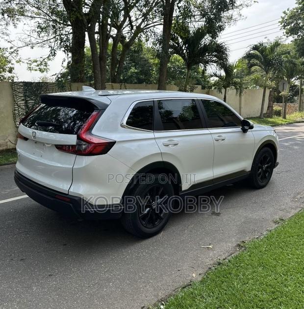 Honda CR-V 2023 White photo 6