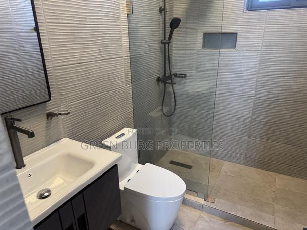 4bdrm House in East Legon for sale photo 15