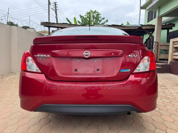 Nissan Versa 1.6 S 4dr Sedan (1.6L 4cyl 4A) 2015 Red photo 2