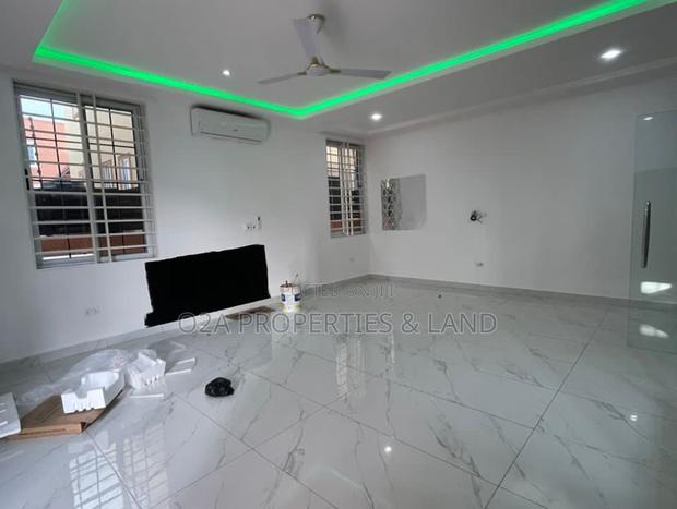 3bdrm House in East Airport for rent photo 4