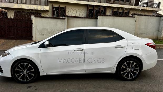 Toyota Corolla LE 4dr Sedan (1.8L 4cyl CVT) 2016 White photo 5