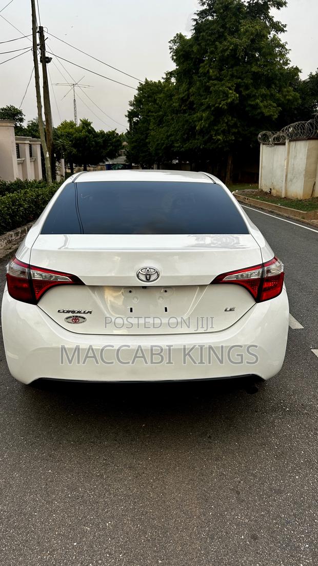 Toyota Corolla LE 4dr Sedan (1.8L 4cyl CVT) 2016 White photo 4