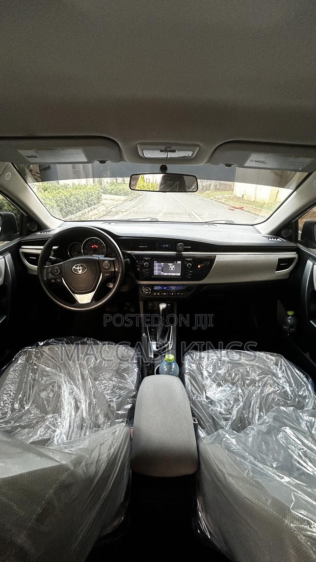 Toyota Corolla LE 4dr Sedan (1.8L 4cyl CVT) 2016 White photo 8