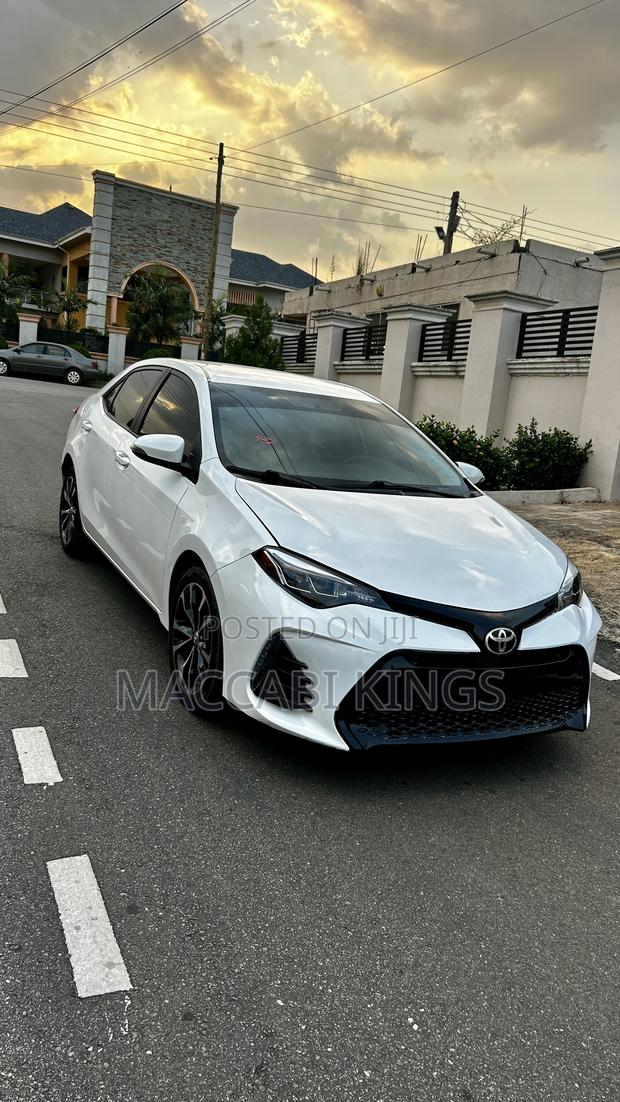 Toyota Corolla LE 4dr Sedan (1.8L 4cyl CVT) 2016 White
