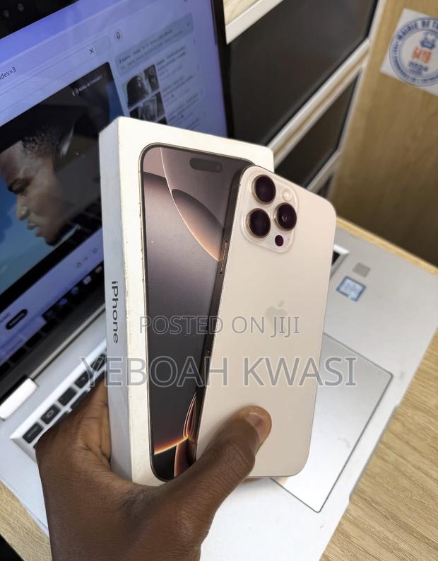 Apple iPhone 16 Pro Max 256 GB Gold photo 2