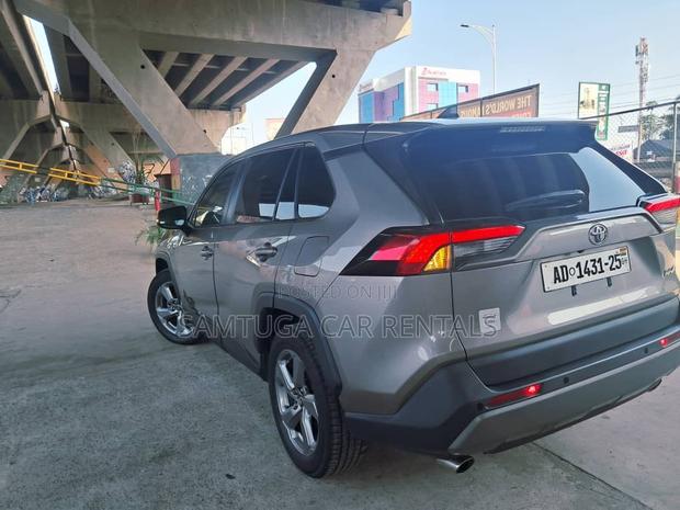 Toyota Rav4 for Rent photo 2