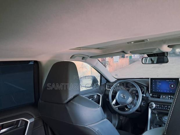 Toyota Rav4 for Rent photo 4