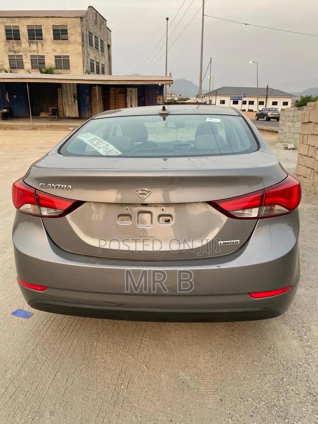 Hyundai Elantra Limited Sedan FWD (1.8L 4cyl 6A) 2016 Gray photo 2