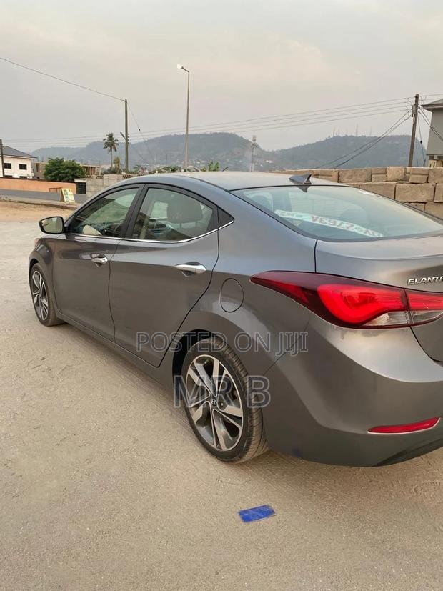 Hyundai Elantra Limited Sedan FWD (1.8L 4cyl 6A) 2016 Gray photo 3