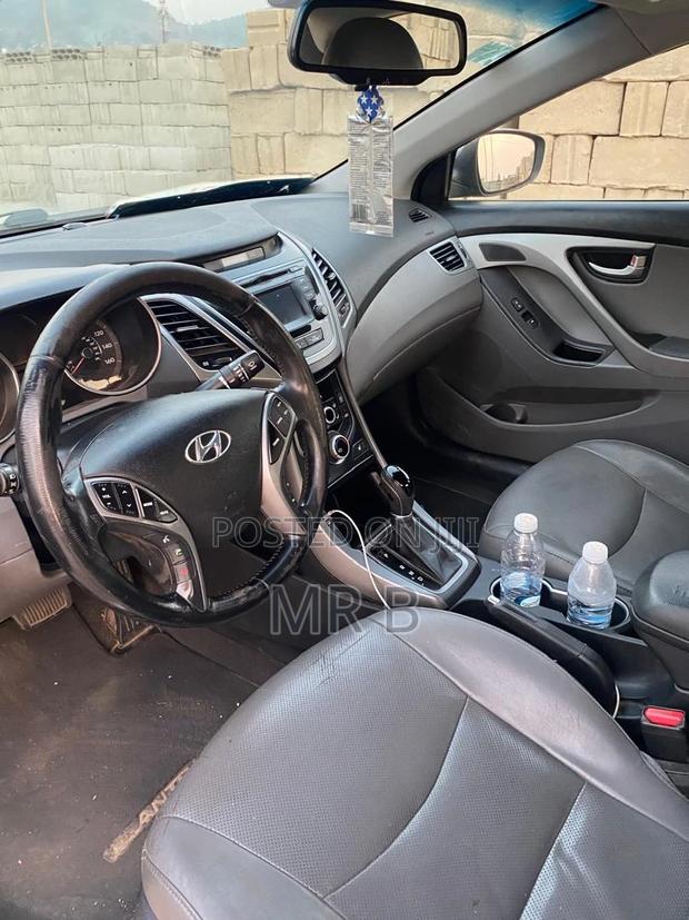 Hyundai Elantra Limited Sedan FWD (1.8L 4cyl 6A) 2016 Gray photo 4