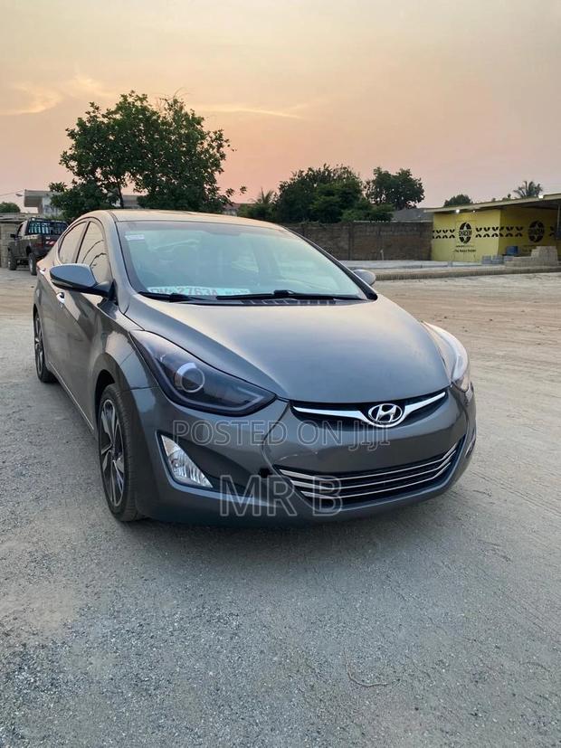 Hyundai Elantra Limited Sedan FWD (1.8L 4cyl 6A) 2016 Gray