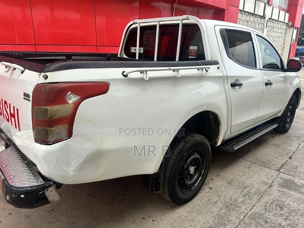 Mitsubishi L200 Double Cab 2.4 154hp 4WD 2016 White photo 6