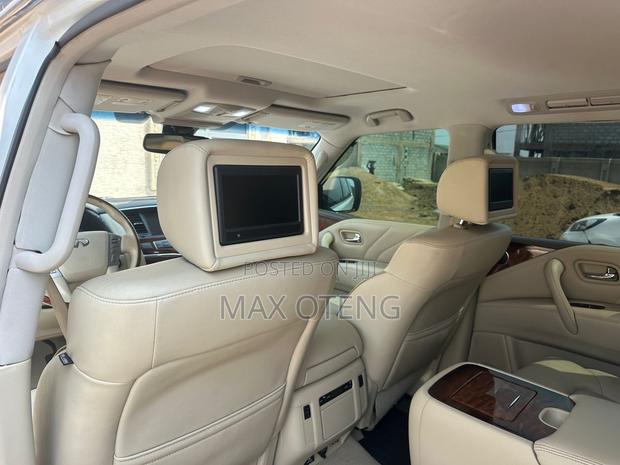 Infiniti QX80 2017 White photo 2