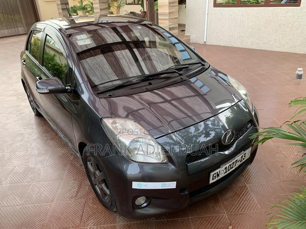 Toyota Vitz 1.5 FWD 3dr 2010 Gray