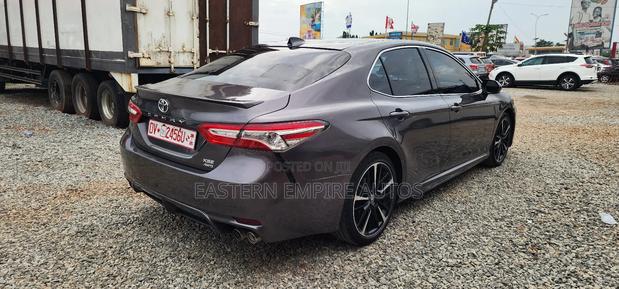 Toyota Camry XSE FWD 2020 Brown photo 4