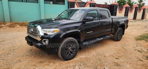 Toyota Tacoma Limited Double Cab 6' Bed V6 AT 2023 Black photo 2