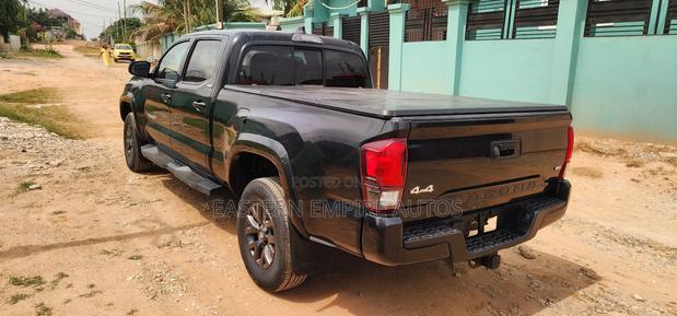 Toyota Tacoma Limited Double Cab 6' Bed V6 AT 2023 Black photo 4