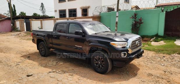 Toyota Tacoma Limited Double Cab 6' Bed V6 AT 2023 Black photo 5