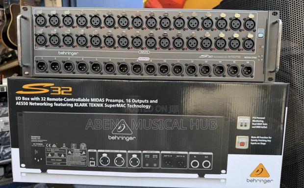 S32 Digital Mixer Behringer · Photo 3