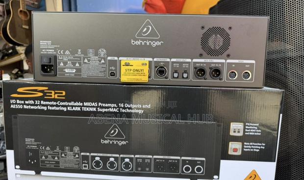 S32 Digital Mixer Behringer · Photo 4