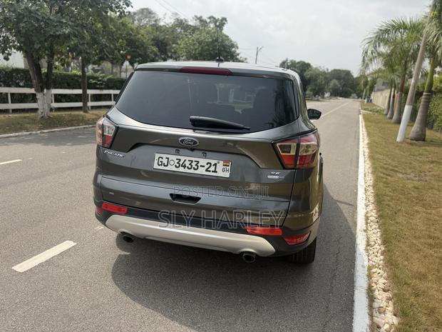 Ford Escape SE 4x4 2017 Gray photo 3