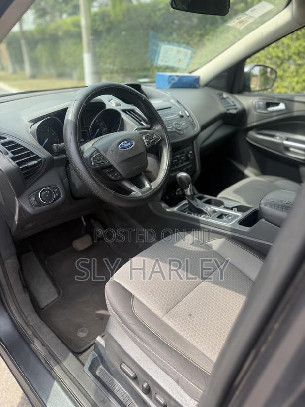 Ford Escape SE 4x4 2017 Gray photo 5