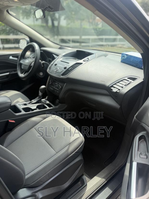 Ford Escape SE 4x4 2017 Gray photo 6