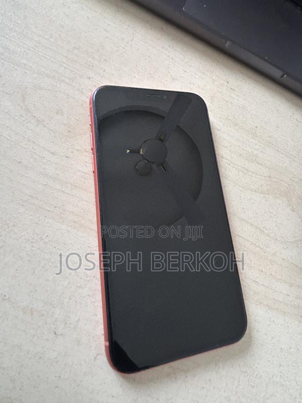 Apple iPhone XR 128 GB Pink photo 2