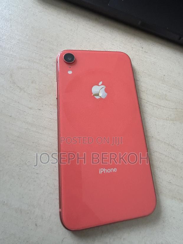 Apple iPhone XR 128 GB Pink photo 3