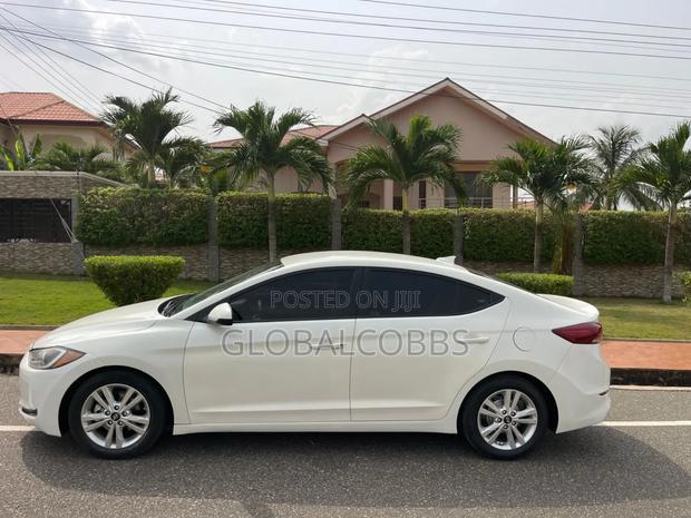 Hyundai Elantra 2017 White photo 2
