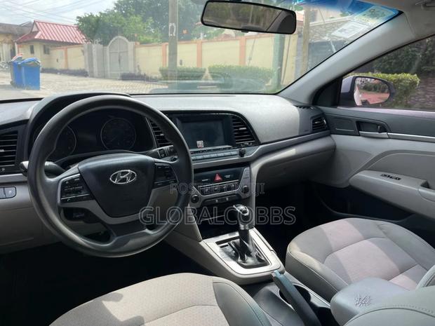 Hyundai Elantra 2017 White photo 3
