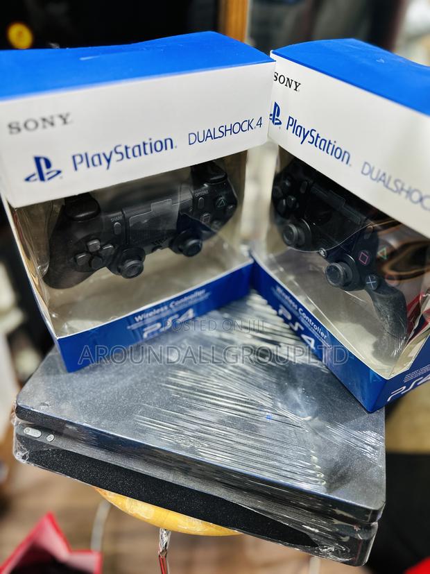 Playstation 4 Slim photo 2