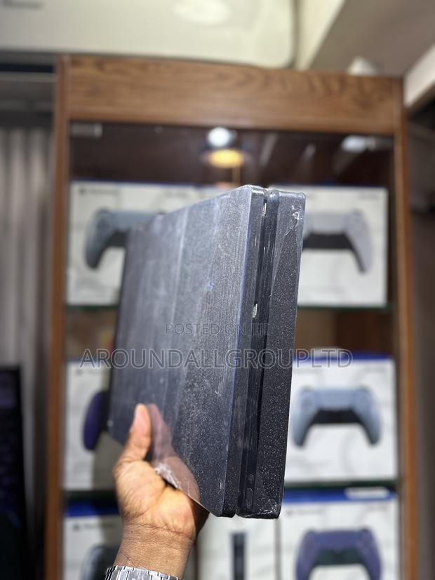 Playstation 4 Slim photo 3