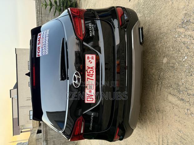 Hyundai Santa Fe 2018 Black photo 4
