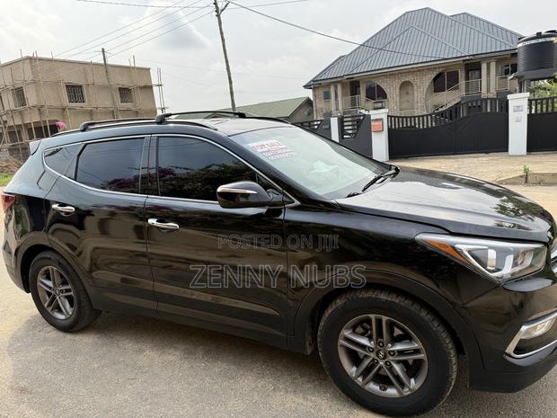 Hyundai Santa Fe 2018 Black photo 3