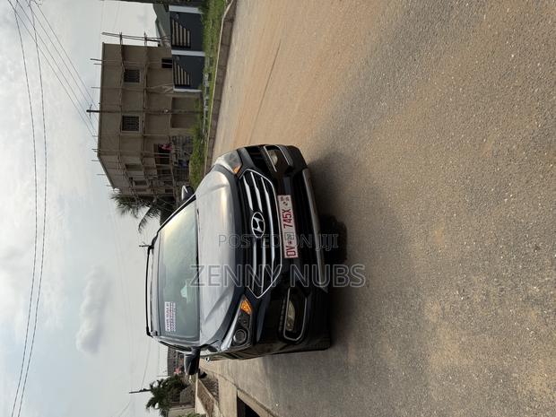Hyundai Santa Fe 2018 Black photo 2