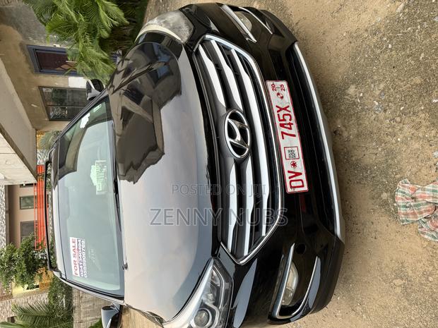 Hyundai Santa Fe 2018 Black photo 5